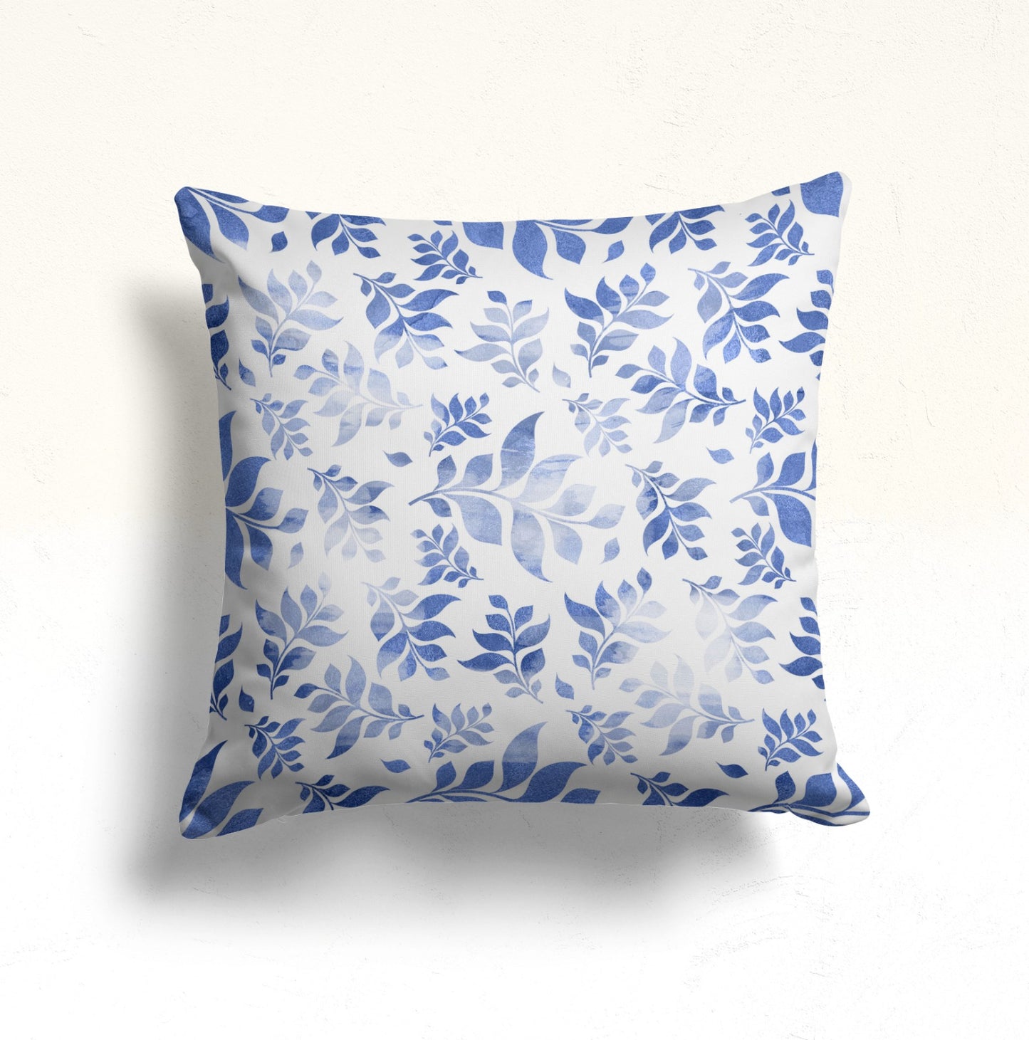 Classic Blue Floral Pattern Cushion Cover for Elegant Décor