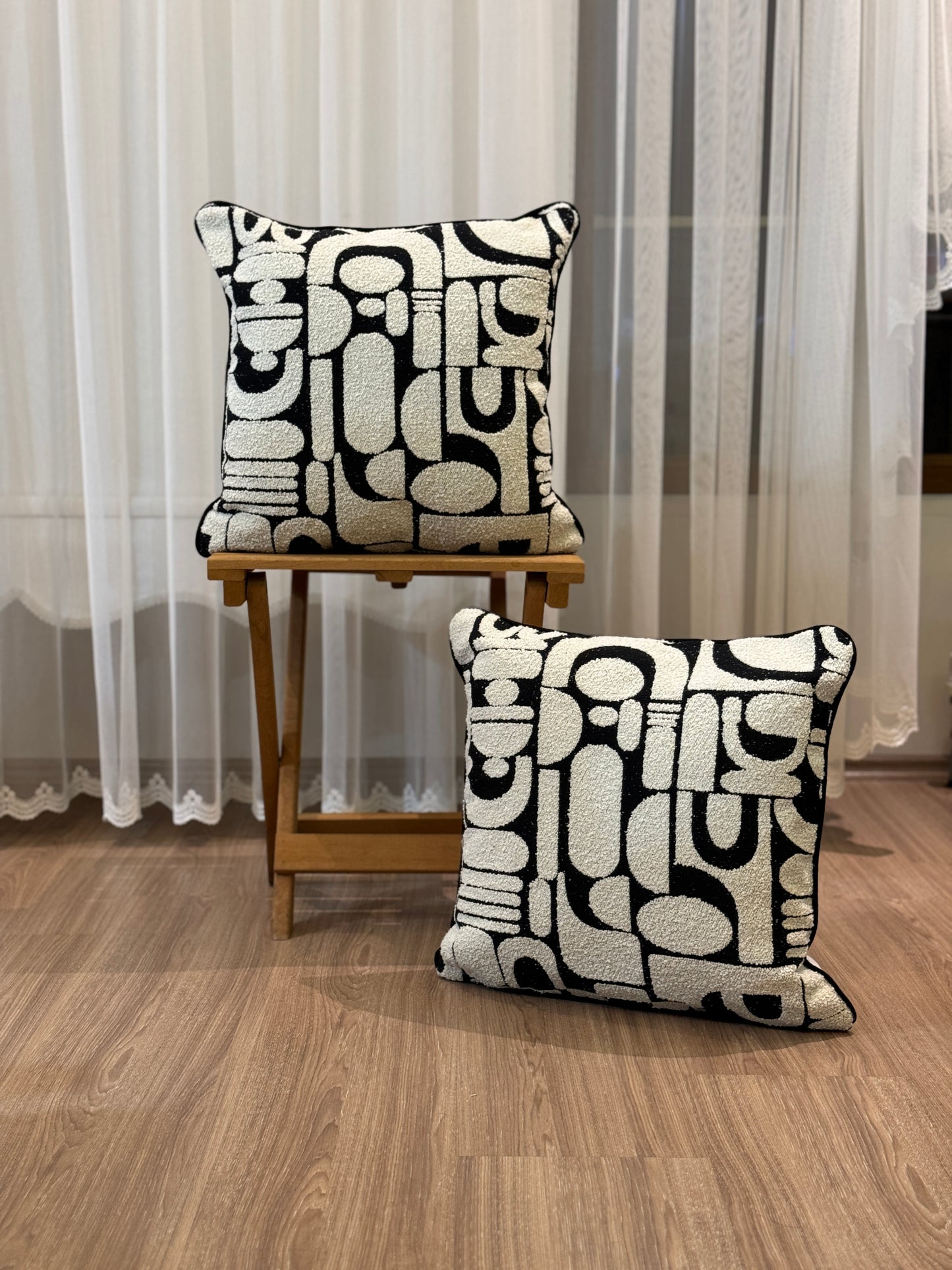 Black White Plush Texture Boucle Piped Cushion Cover