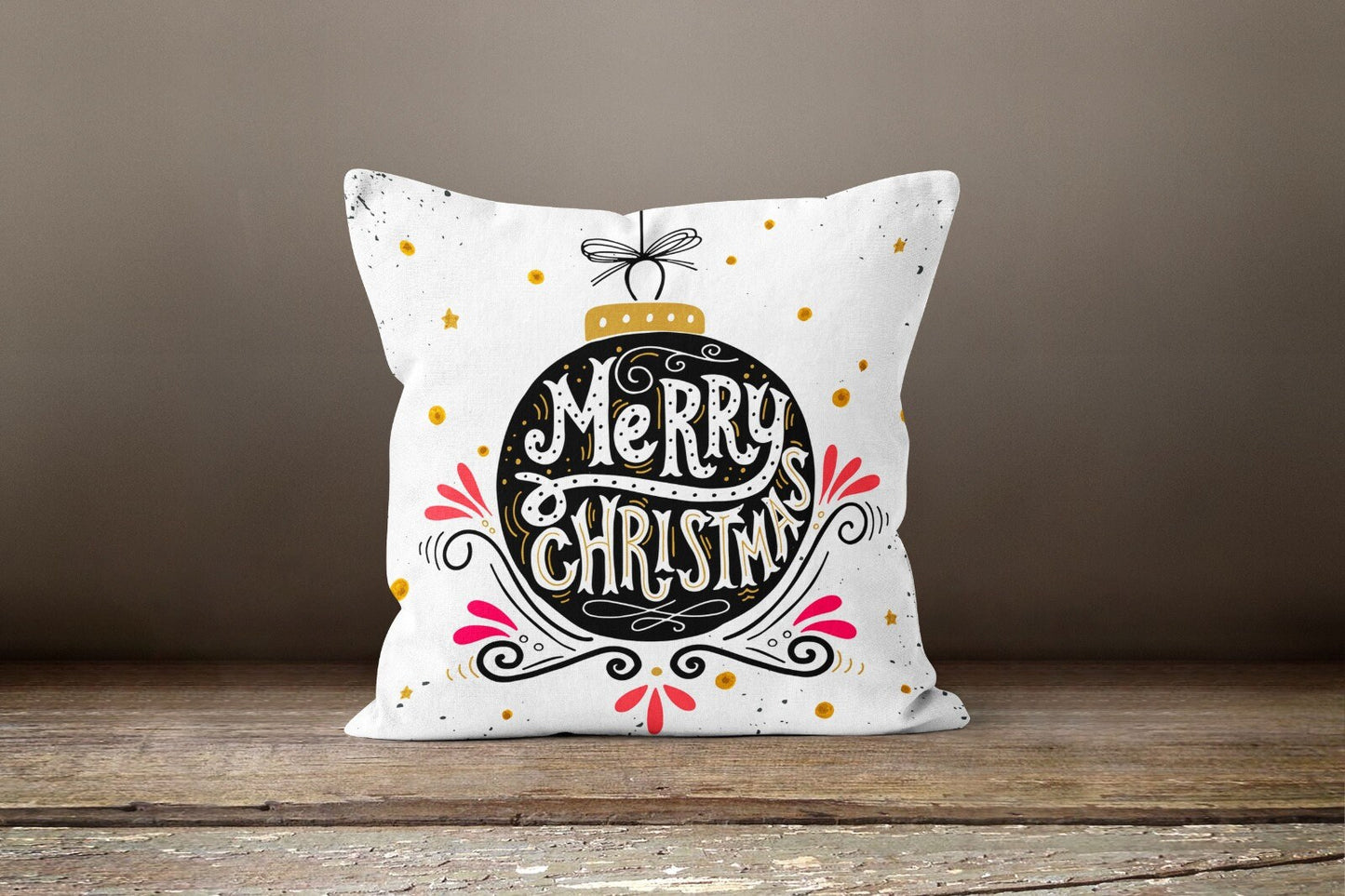 Merry Christmas Wreath Cushion Cover, Classic Holiday Design