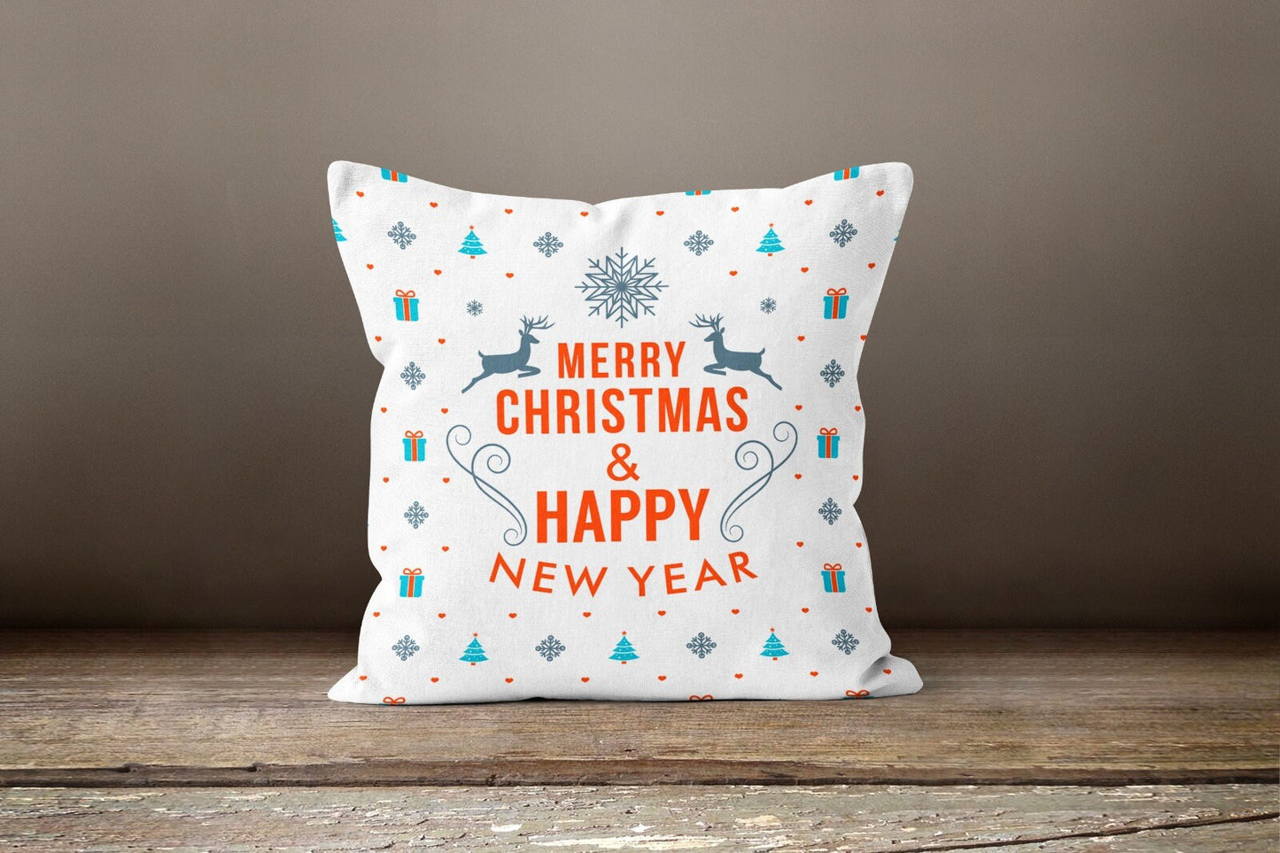 Merry Christmas Wreath Cushion Cover, Classic Holiday Design