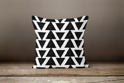 Black and White Tribal, Symmetrical Arrowhead Cushion Cover