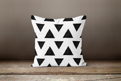 Black and White Tribal, Symmetrical Arrowhead Cushion Cover